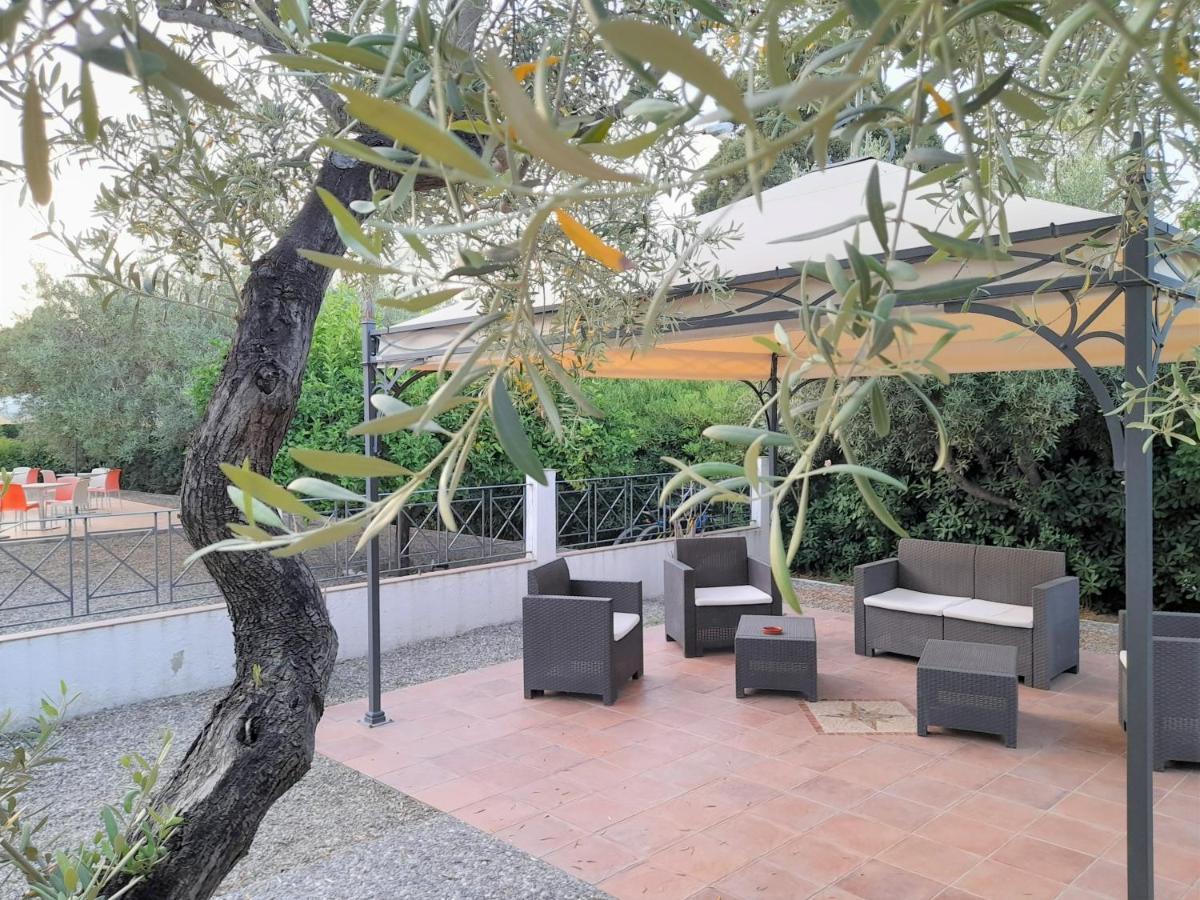 B&B Il Giardino Di Zefiro Gioiosa Marea Exterior foto